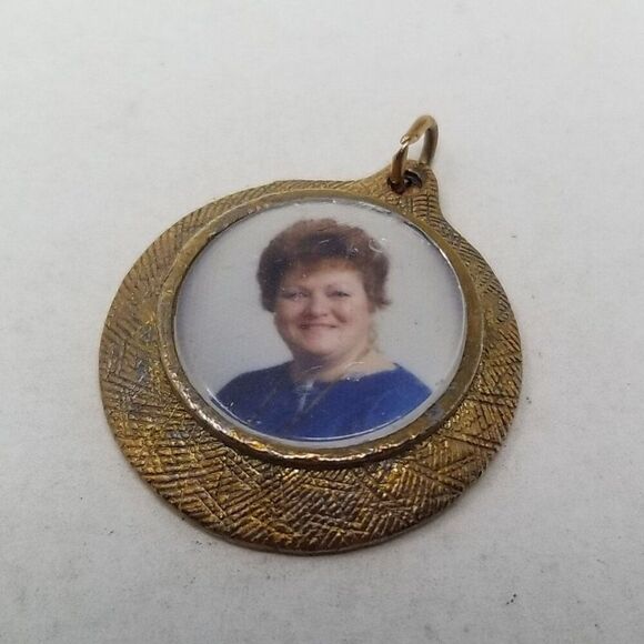 Vintage Photo Pendant or Charm, Round Tarnished Gold Tone, Original Photo - Picture 5 of 5